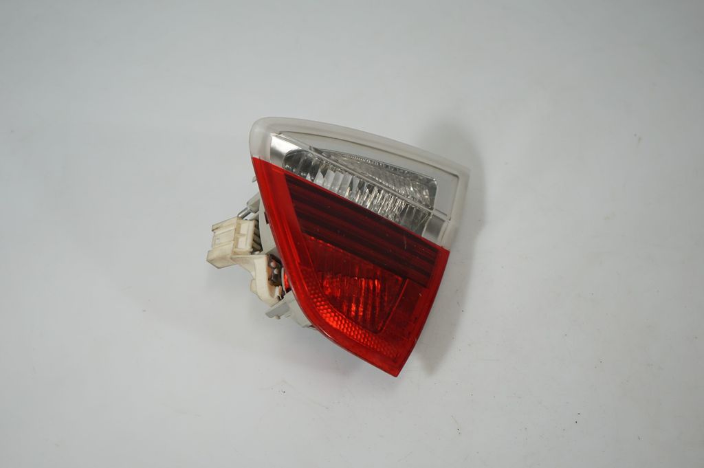 Tailgate rear/tail lights (4)