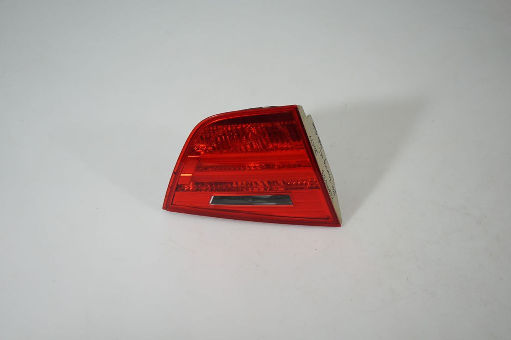 Tailgate rear/tail lights