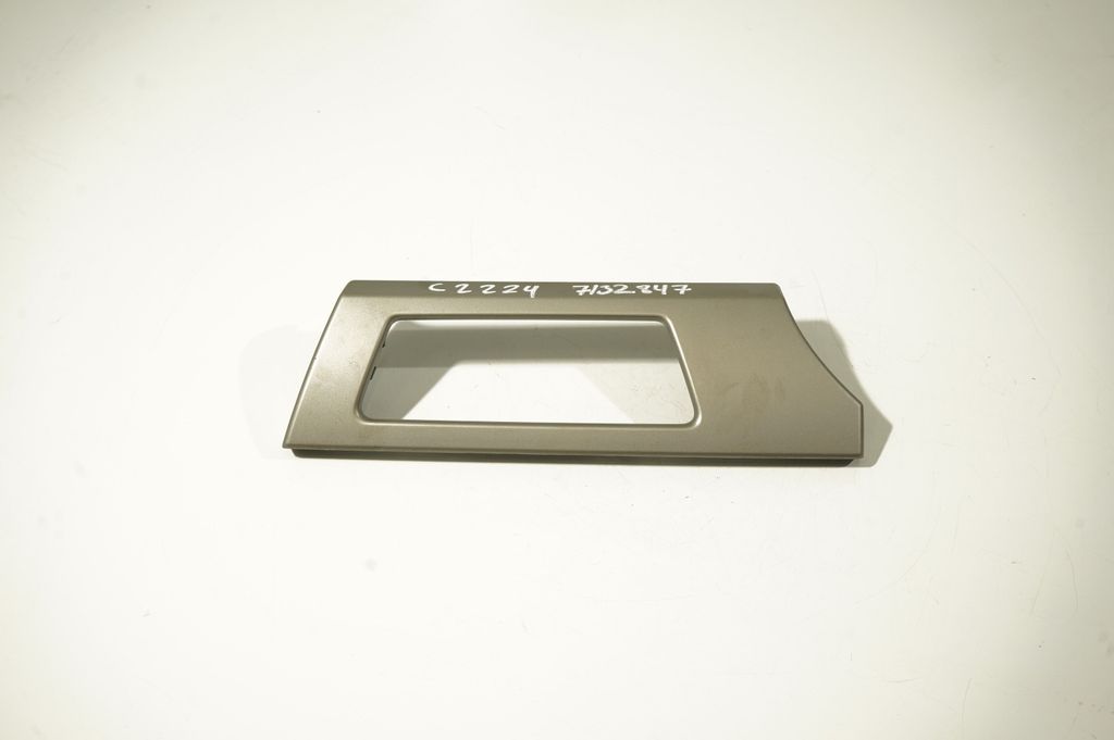 Dashboard glove box trim (5)