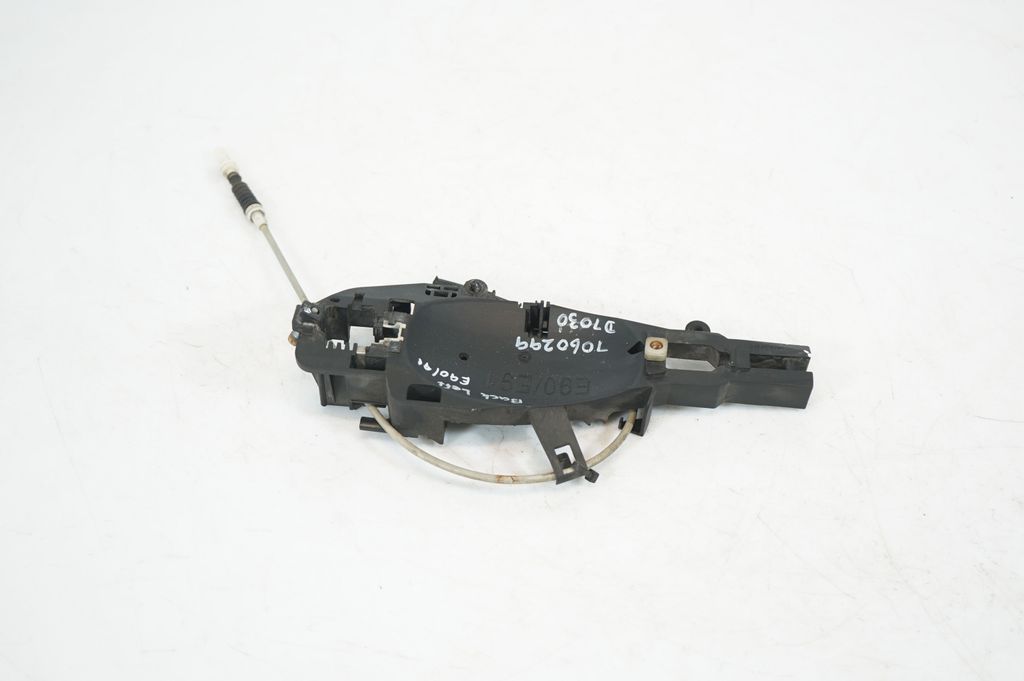 Rear door exterior handle/bracket (3)