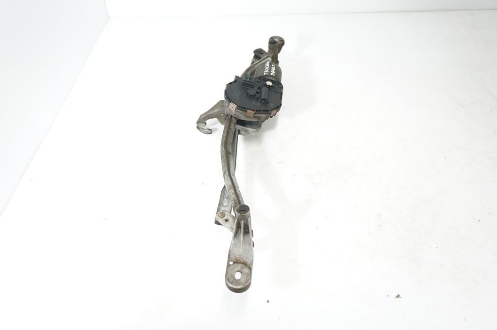 Front wiper linkage and motor (4)