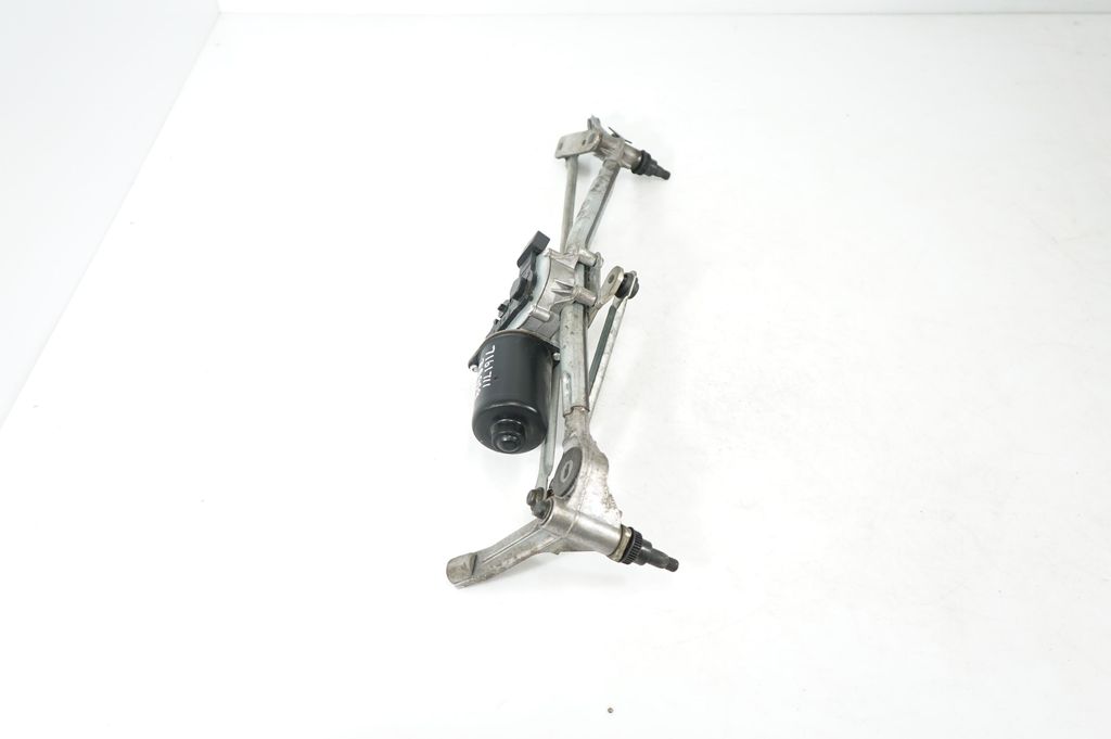 Front wiper linkage and motor (2)