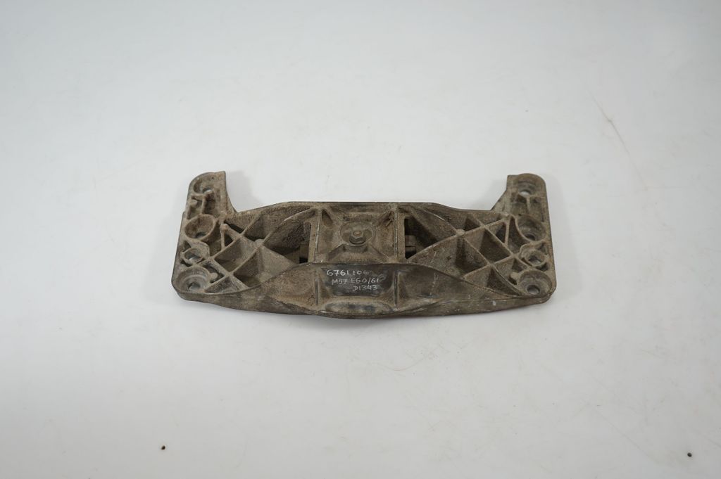 Gearbox mounting bracket (5)