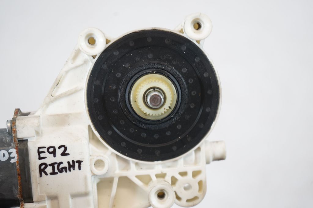 Front door window regulator with motor (7)