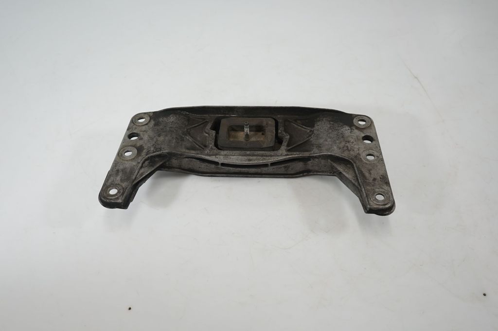 Gearbox mounting bracket
