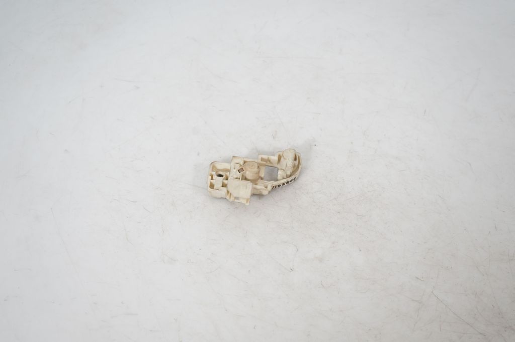 Tail light bulb cover holder (5)