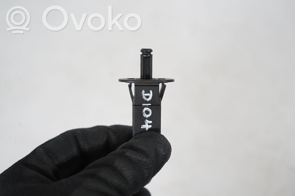 Fuel tank cap lock (6)