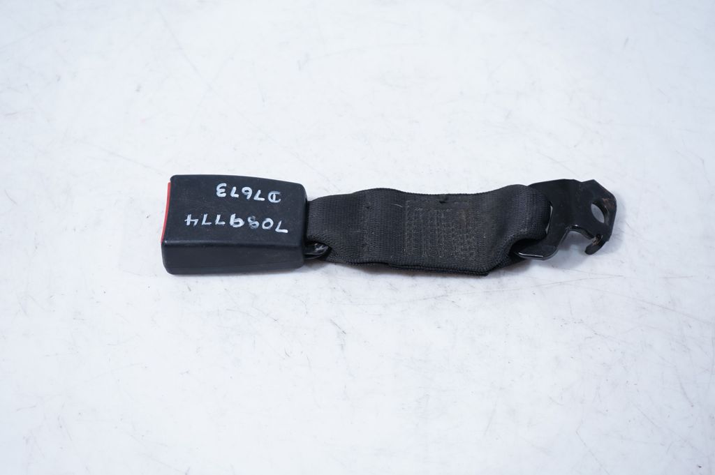 Rear seatbelt buckle (2)