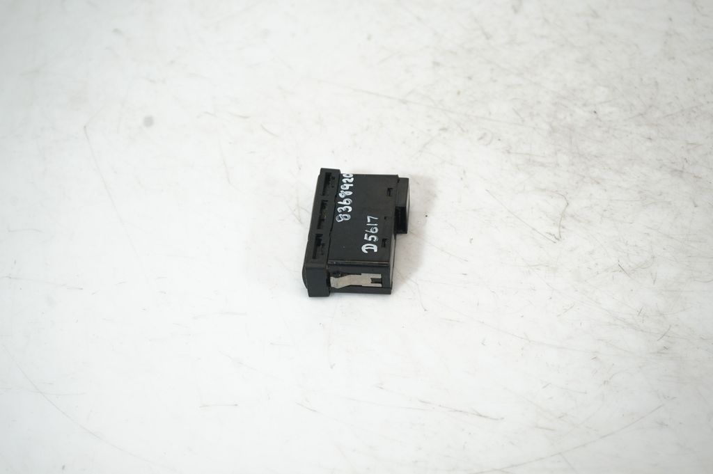 Hazard light switch (2)