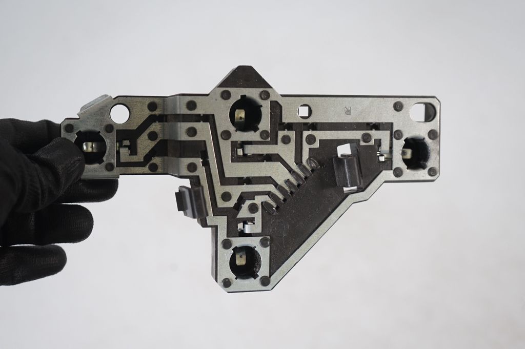 Tail light bulb cover holder (6)