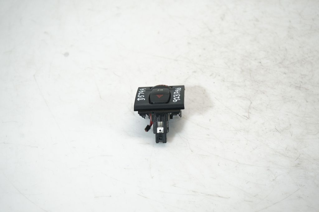 Hazard light switch (3)