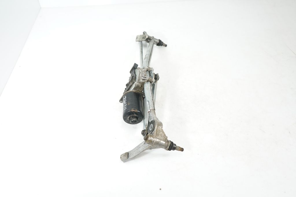Front wiper linkage and motor (2)