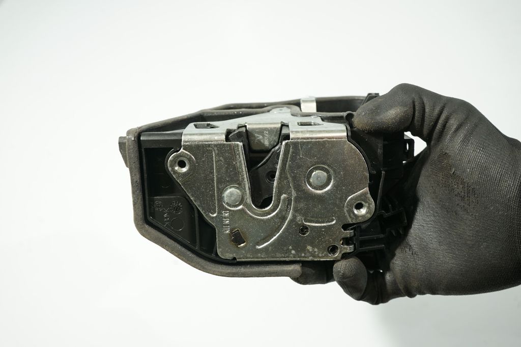 Rear door lock (8)