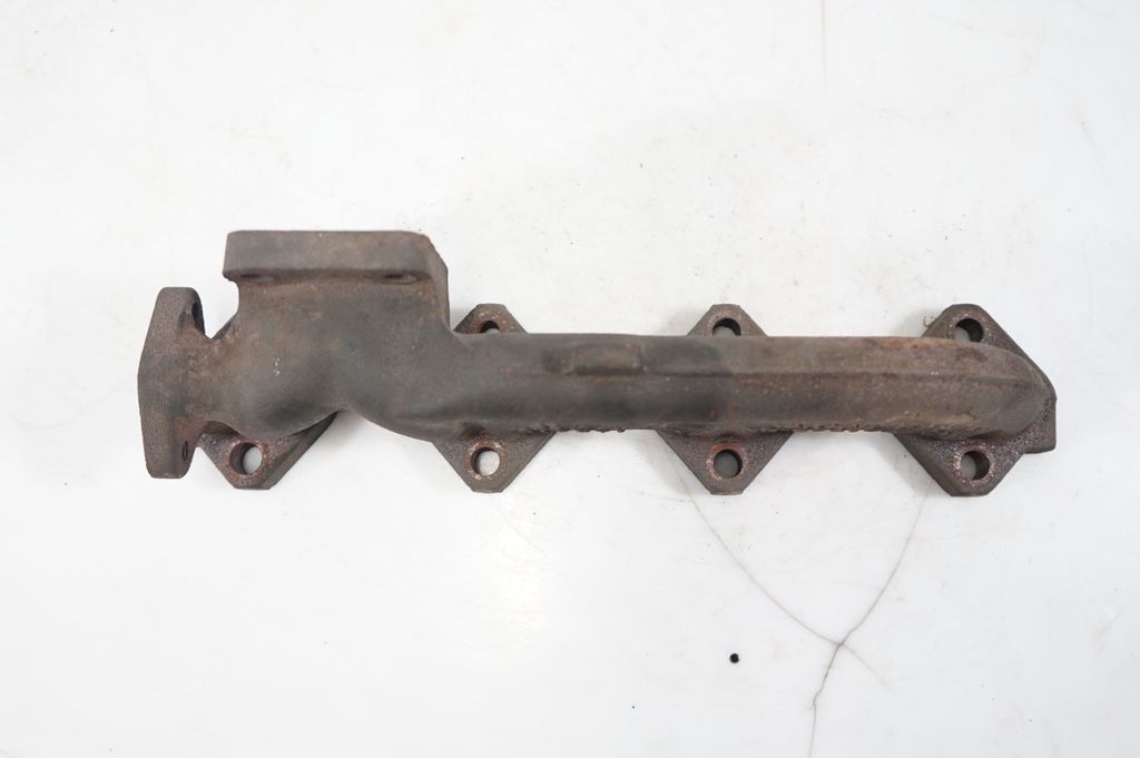 Exhaust manifold (9)