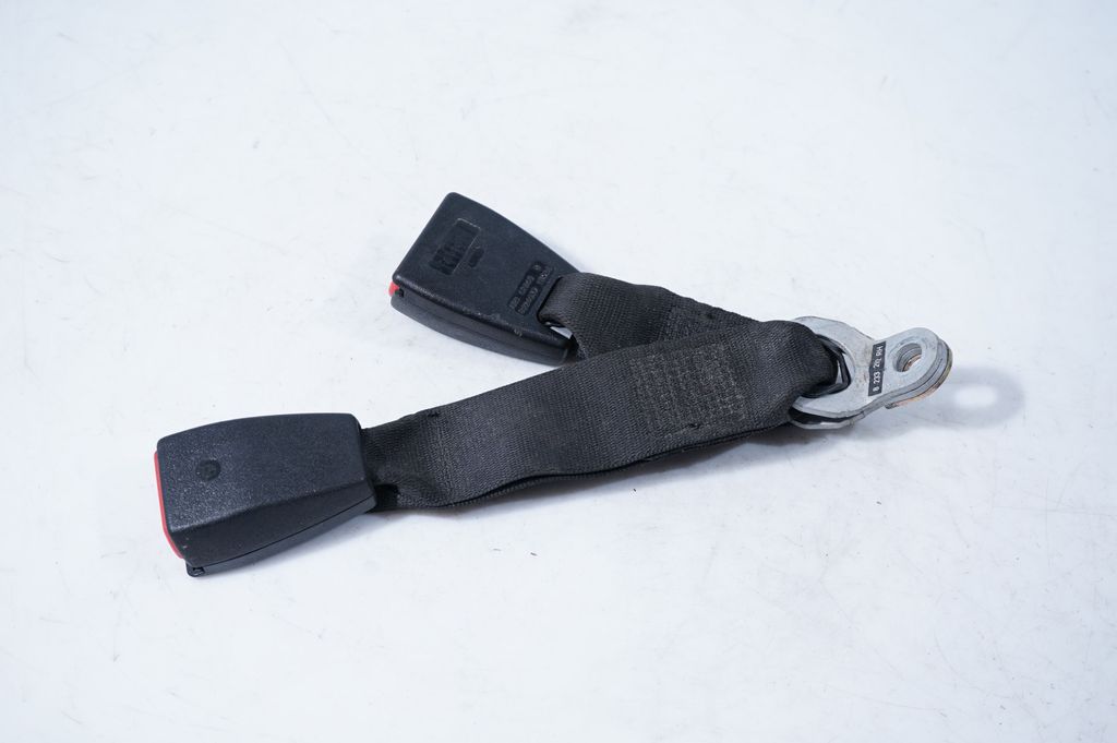 Rear seatbelt buckle