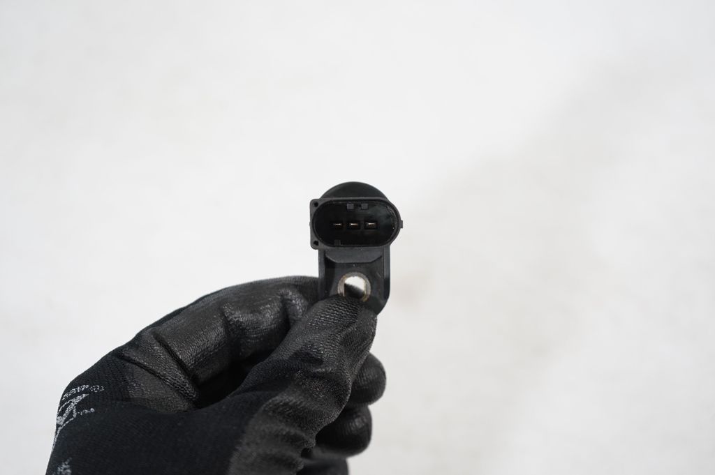 Camshaft position sensor (6)