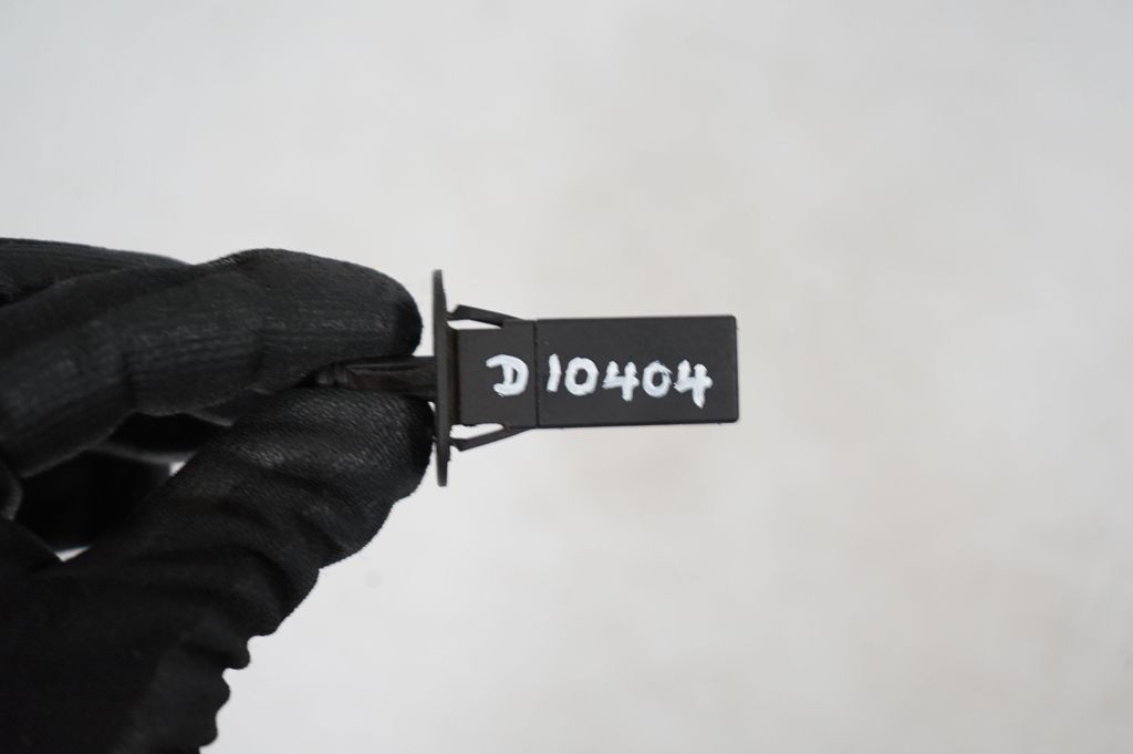 Fuel tank cap lock (7)