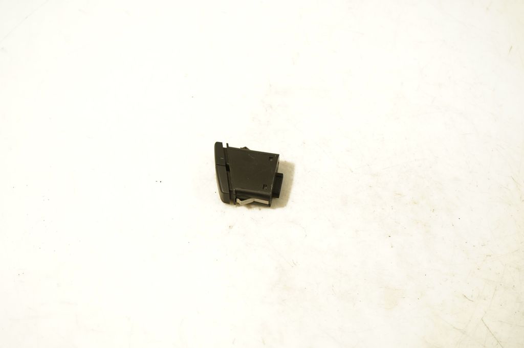 Hazard light switch (4)