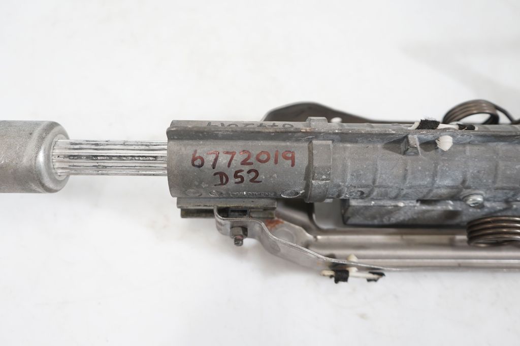 Steering wheel axle (10)