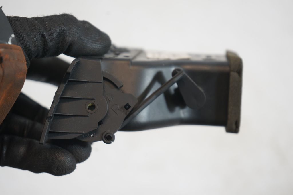 Dashboard side air vent grill/cover trim (6)