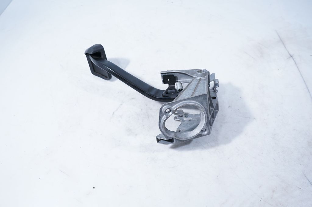 Brake pedal (6)