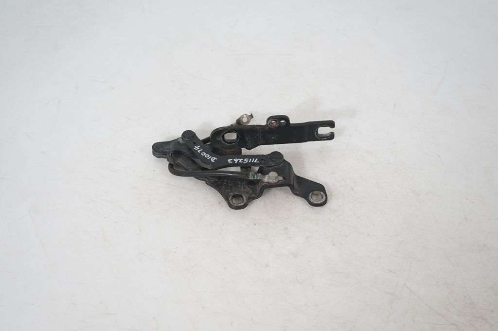 Engine bonnet/hood hinges (3)