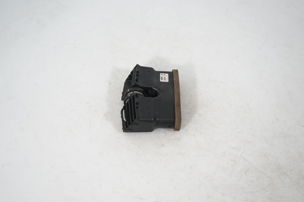 Rear air vent grill (2)