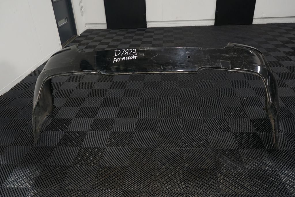 Gearbox mounting bracket