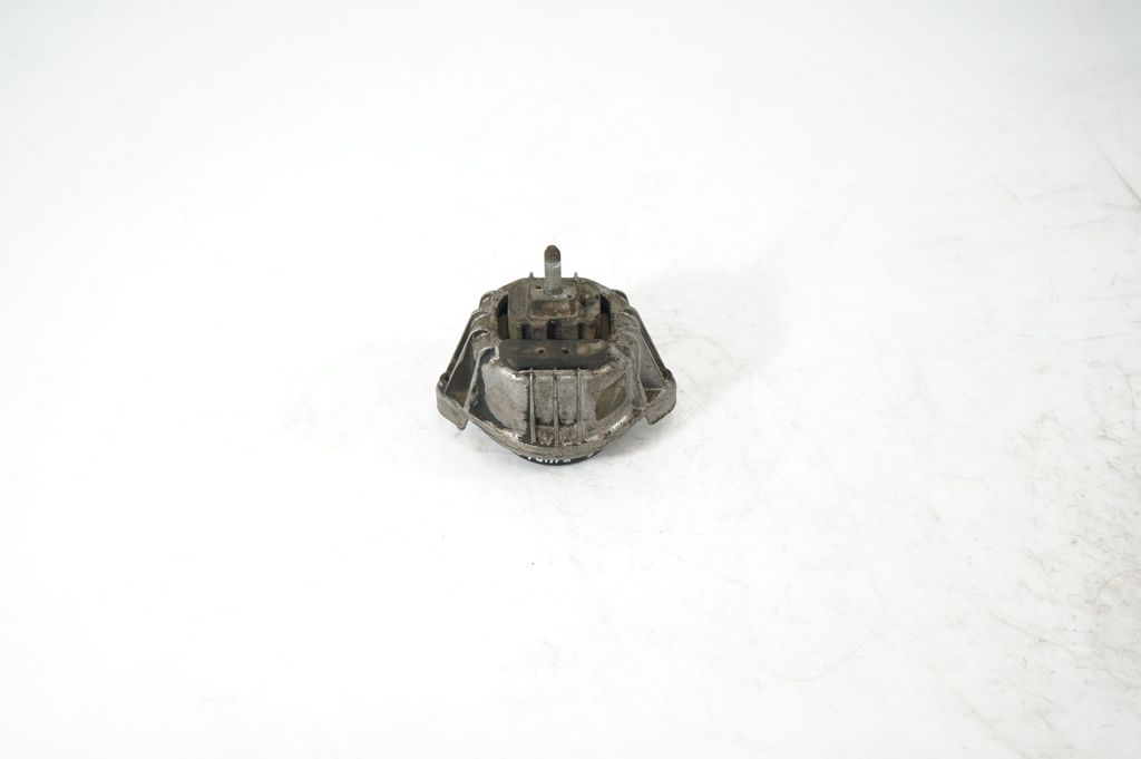 Engine mount bracket