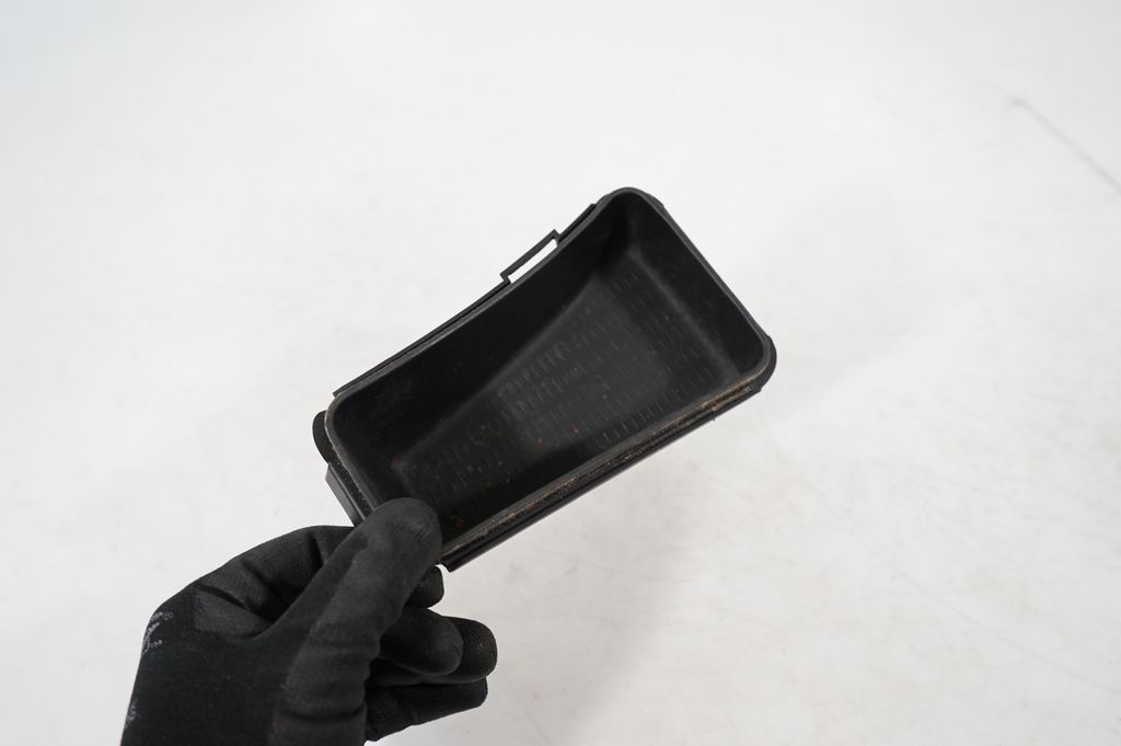 Gear shifter surround trim plastic (6)