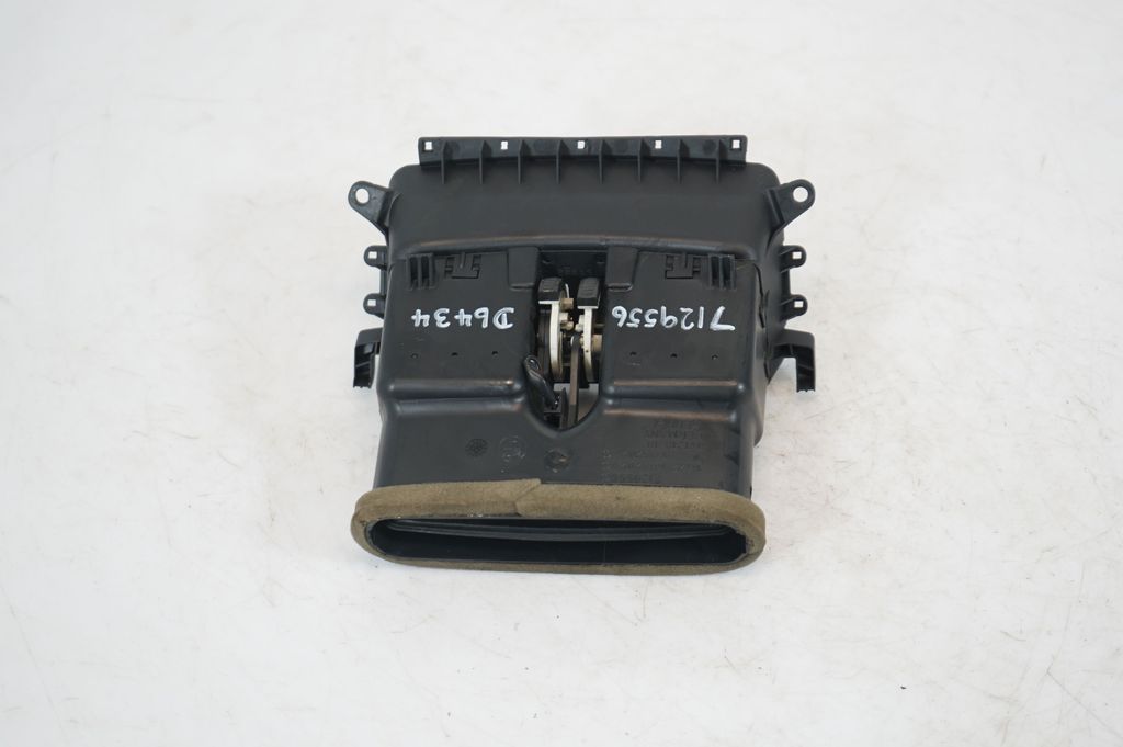 Rear air vent grill (5)