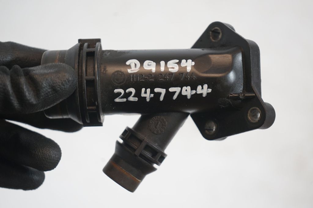 Engine coolant pipe/hose (8)