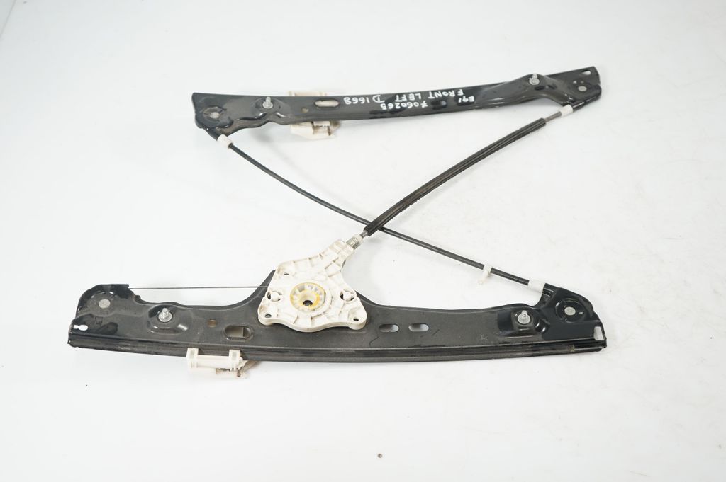 Front door window regulator with motor (3)