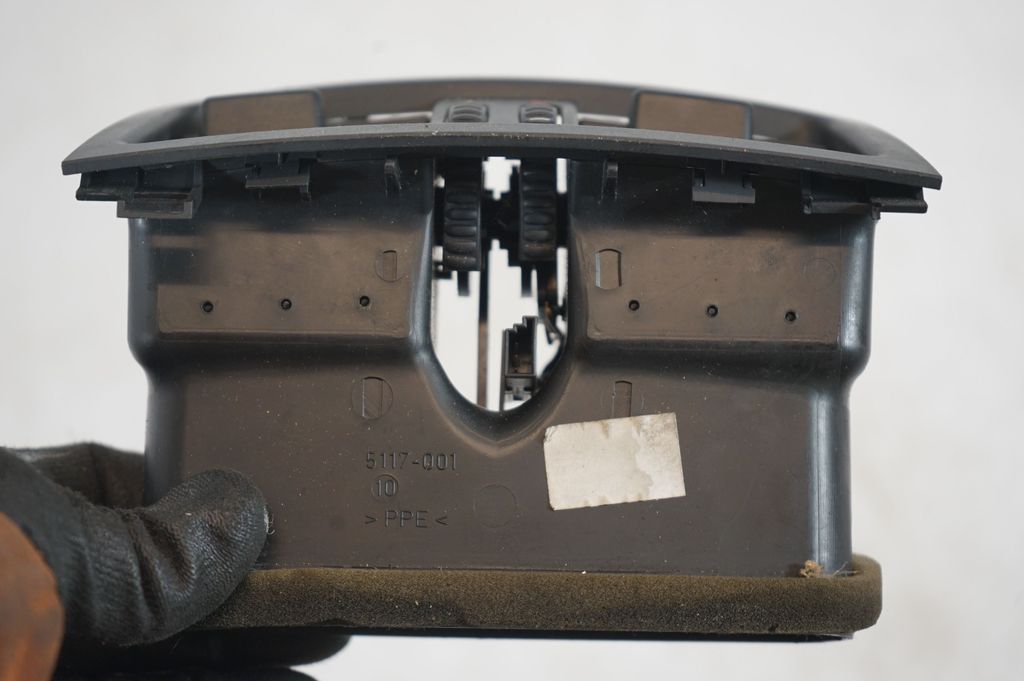 Rear air vent grill (6)