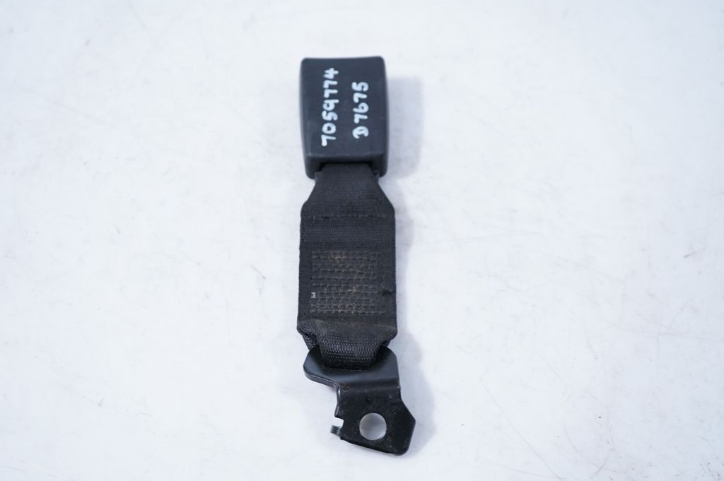 Rear seatbelt buckle (4)