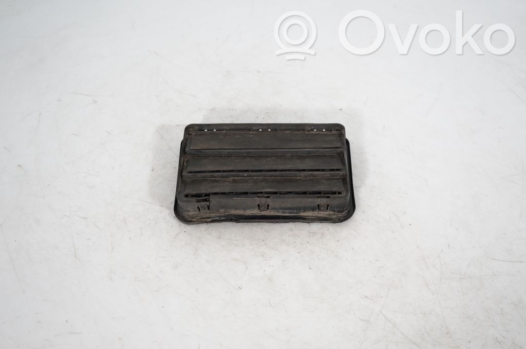 Quarter panel pressure vent (5)