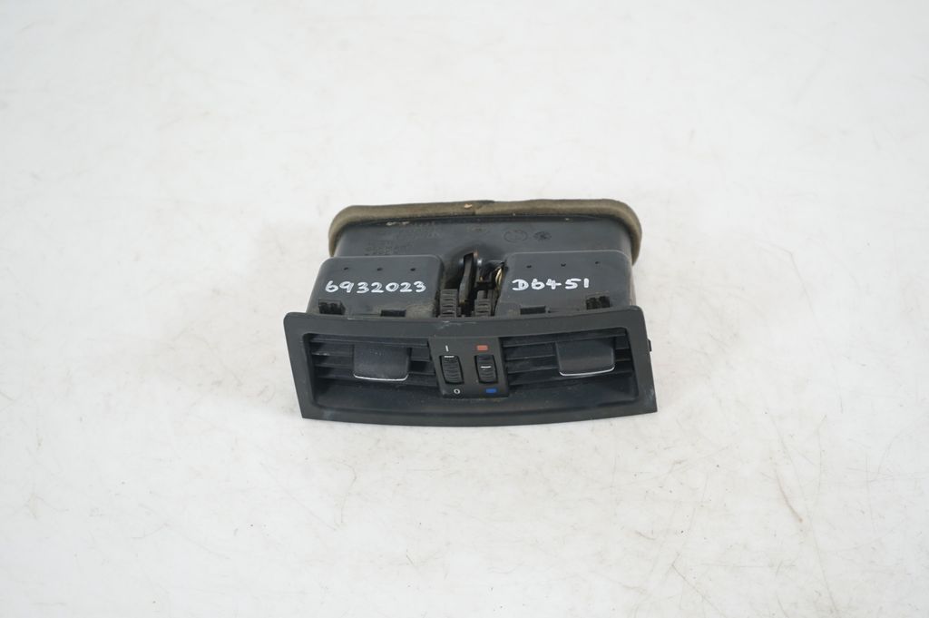 Rear air vent grill (5)