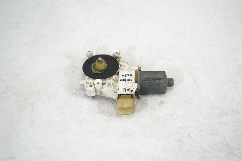 Front door window regulator with motor (3)