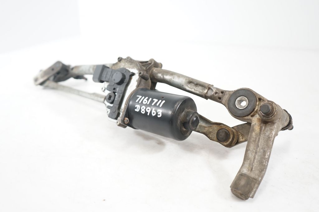 Front wiper linkage and motor (7)