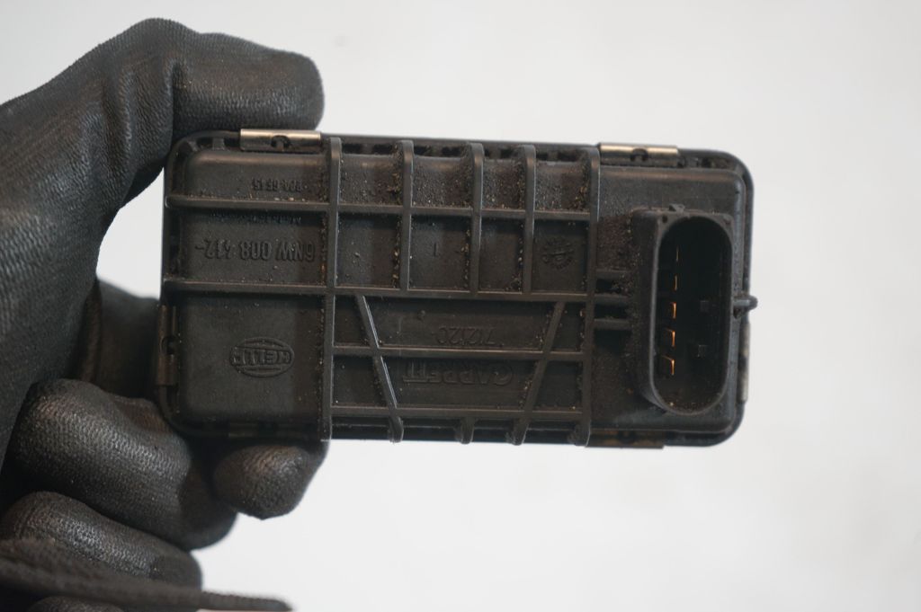 Turbine electric control actuator (8)