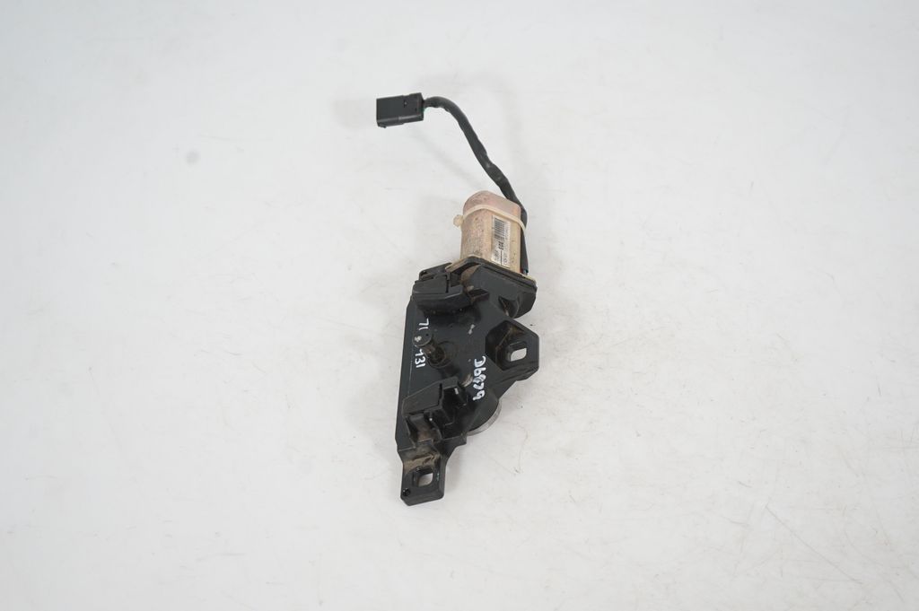 Tailgate/trunk/boot lift motor (2)
