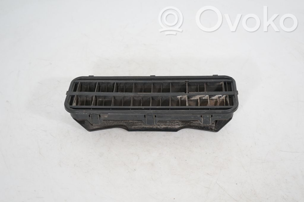 Quarter panel pressure vent