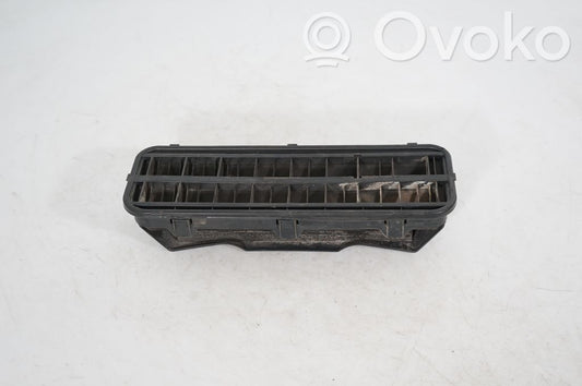 Quarter panel pressure vent