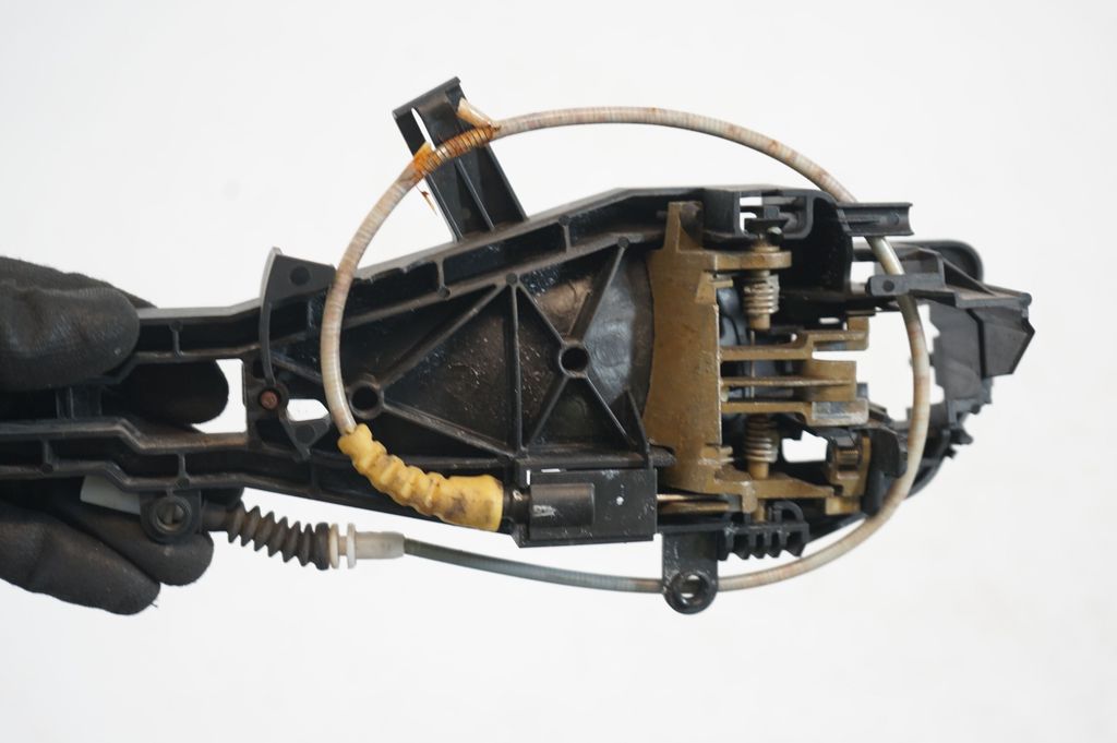 Rear door exterior handle/bracket (6)