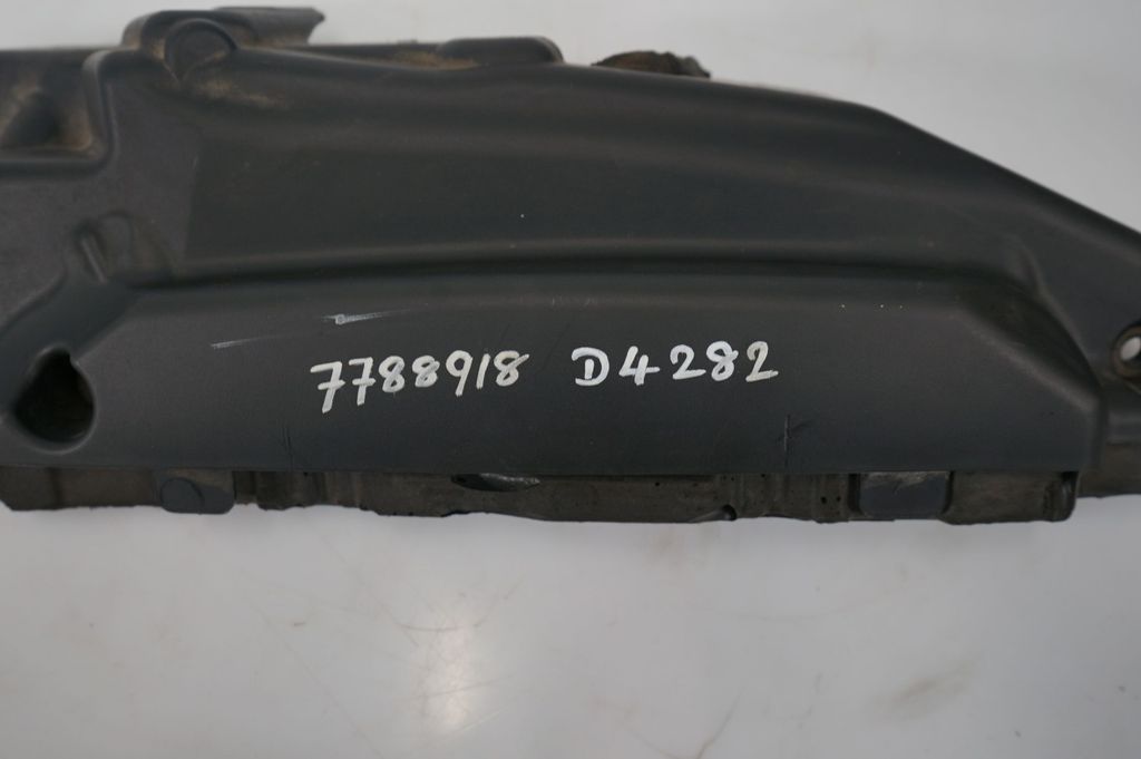 Engine cover (trim) (9)