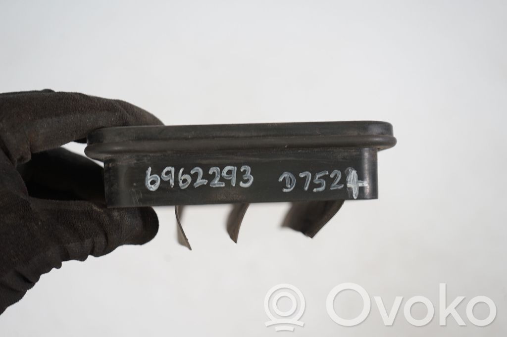 Quarter panel pressure vent (8)