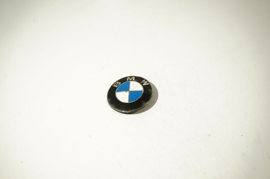 Manufacturer badge logo/emblem