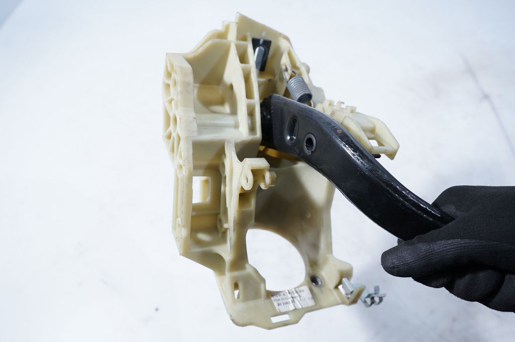 Brake pedal (7)