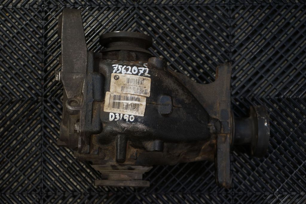 Rear differential (7)