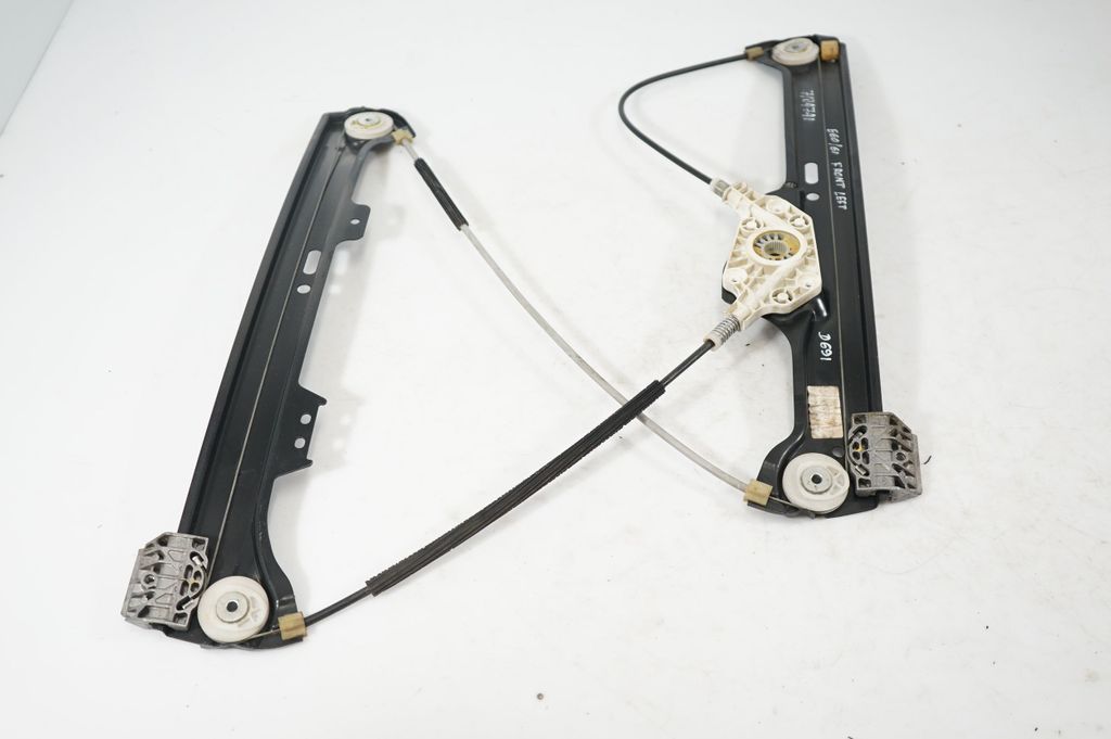 Front door window regulator with motor (2)